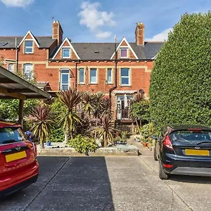 Traditional 3-bed In Pontcanna With Parking , Cardiff United Kingdom