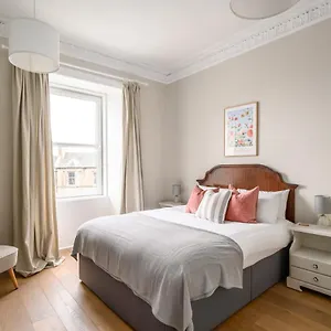 2br New Town Castle View , Edinburgh United Kingdom
